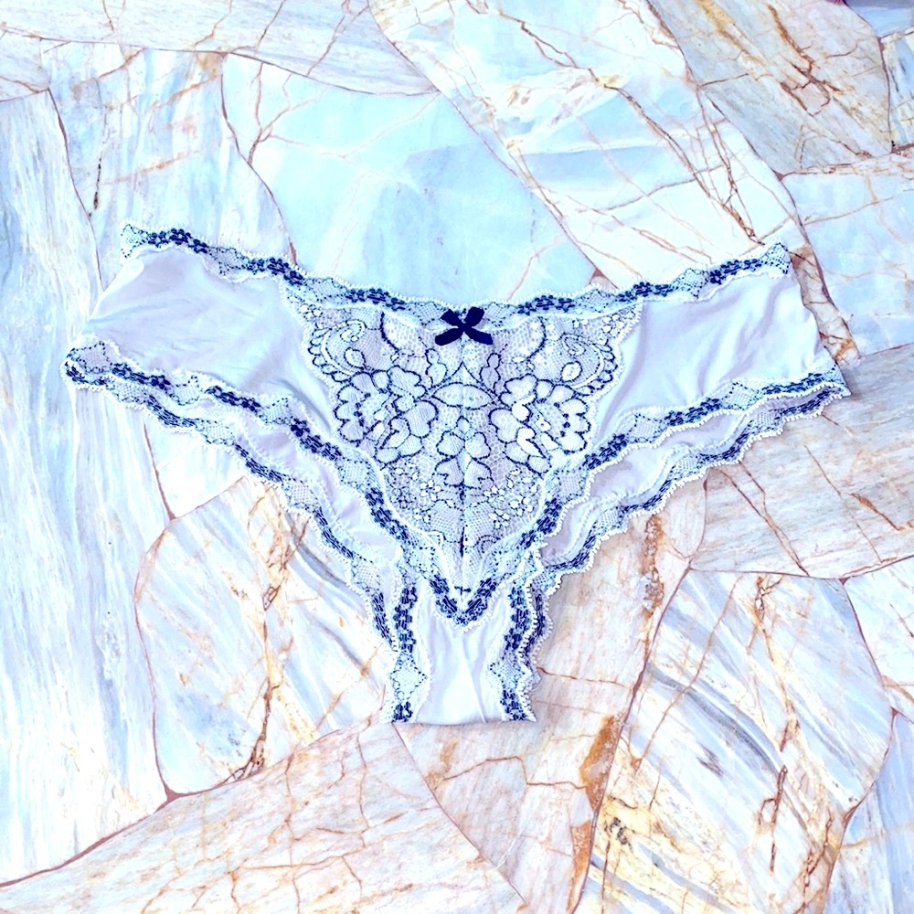 VS‎ very sexy cheeky panty underwear lace  White /Black Small
